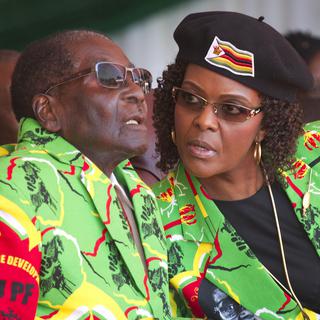 Robert et Grace Mugabe lors d'un meeting à Marondera, au Zimbabwe. [AP Photo/Keystone - Tsvangirayi Mukwazhi]
