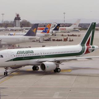 Les salariés d'Alitalia ont rejeté le plan de relance, mettant la compagnie aérienne au bord du gouffre. [Antonio Calanni]
