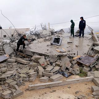 Une maison détruite par les bulldozers israéliens dans le village d'El Walaja en Palestine. [Reuters - Ammar Awad]