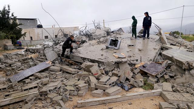 Une maison détruite par les bulldozers israéliens dans le village d'El Walaja en Palestine. [Reuters - Ammar Awad]