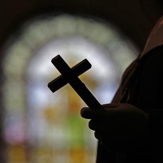 L'Eglise catholique a mis sur pied une commission d'indemnisation pour les victimes de prêtres abuseurs. [AP/Keystone - Gerald Herbert]