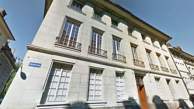 Pour les préfets fribourgeois, le manque récurrent de personnel conduit à des situations toujours plus tendues. [Google Street View]