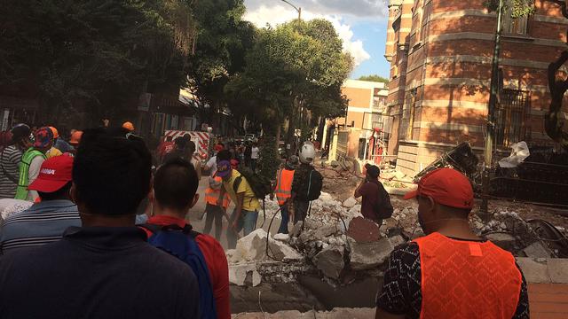Les secours sont à pied d'oeuvre après le séisme qui a frappé le Mexique. [RTS - Emmanuelle Steels]