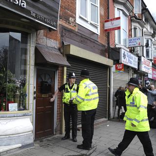 Des perquisitions et arrestations ont eu lieu notamment à Birmingham (photo) et à Londres. [STR/AP/Keystone]