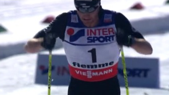 Dario Cologna à l'arrivée du 50 km de Val di Fiemme en 2013. [RTS]