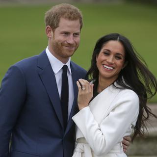 Le prince britannique Harry et sa fiancée Meghan Markle après l'annonce de leur mariage. [AFP - DANIEL LEAL-OLIVAS]