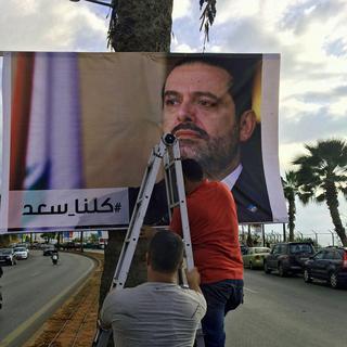 Portrait du Premier ministre démissionnaire dans une rue de Beyrouth. [AP/Keystone - Hussein Malla]