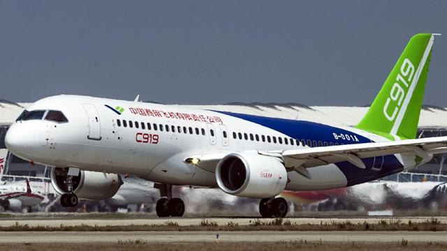 Le premier avion de ligne "made in China",  le C919, est construit par l’avionneur Comac. [Imaginechina/AFP - Wang jiliang]