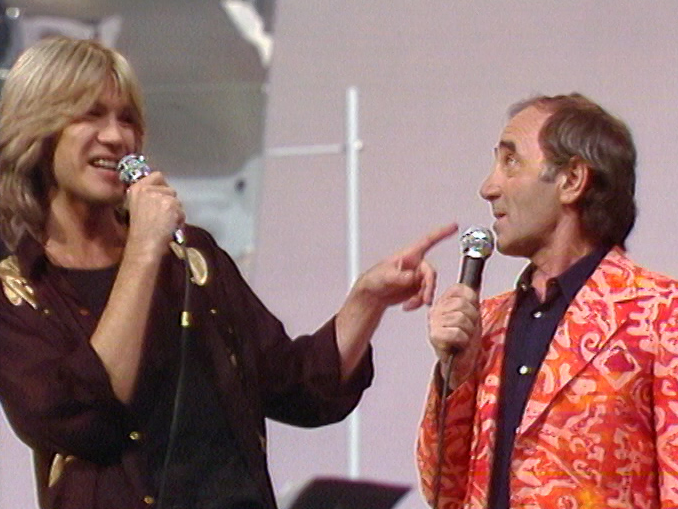 Charles Aznavour et Patrick Juvet en 1977. [RTS]