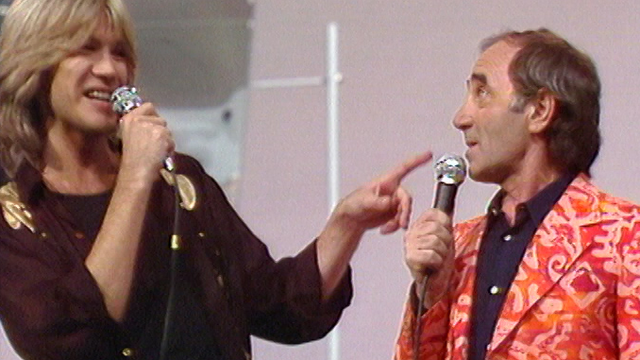 Charles Aznavour et Patrick Juvet en 1977. [RTS]
