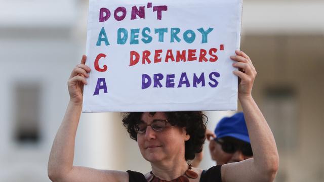 Une manifestante opposée au démantèlement du programme mis sur pied par Barack Obama, ce 4 septembre 2017 à Washington.