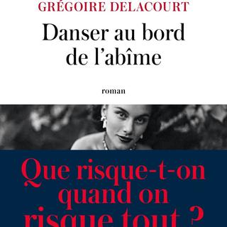 La couverture du livre "Danser au bord de l’abîme" de Grégoire Delacourt. [JC Lattès]