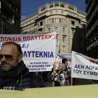 Manifestation conte les mesures d'austérité, le 14 décembre à Athènes. [AP/Keystone - Thanassis Stavrakis]