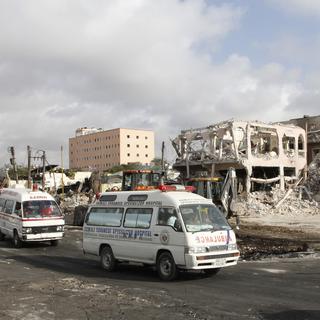 Le site du double attentat à Mogadiscio, capitale de la Somalie, où au moins 276 personnes ont perdu la vie. [Keystone - Farah Abdi Warsameh]