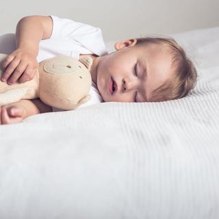 Comment favoriser les nuits de bébé? [Fotolia - mallmo]
