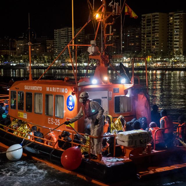 Arrivée dans le port de Malaga de migrants secourus au large des côtes espagnoles. [AFP - Guillaume Pinon/NurPhoto]