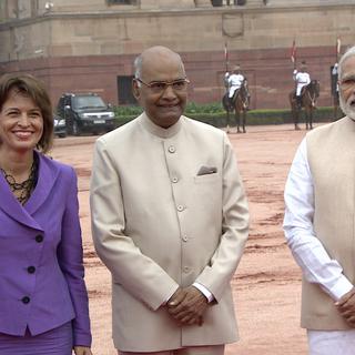 Doris Leuthard en compagnie du président et du Premier ministre indiens à New Dehli. [RTS - Rouven Gueissaz]