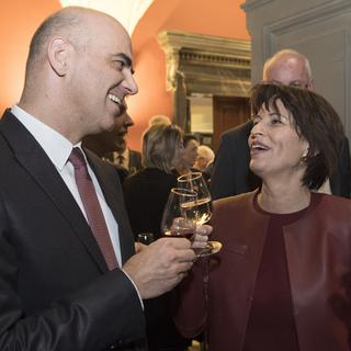 Alain Berset avec Doris Leuthard accédant à la présidence en décembre 2016. [Keystone - Anthony Anex]
