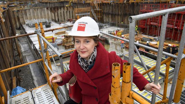 Simonetta Sommaruga sur le chantier de la HES-SO à Sion, à l'occasion du 1er Mai.