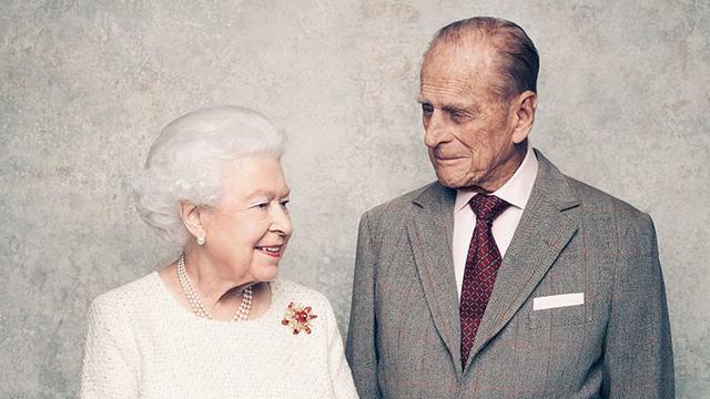 Le photographe britannique Matt Holyoak a immortalisé le couple royal britannique à l'occasion de ses noces de platine. [Camera Press via AP - Matt Holyoak]