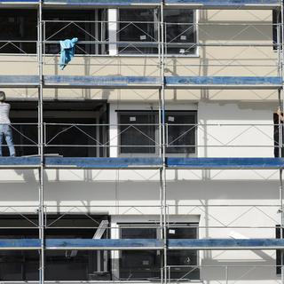 Des ouvriers  sur un chantier (photo prétexte). [Keystone - Laurent Gilliéron]