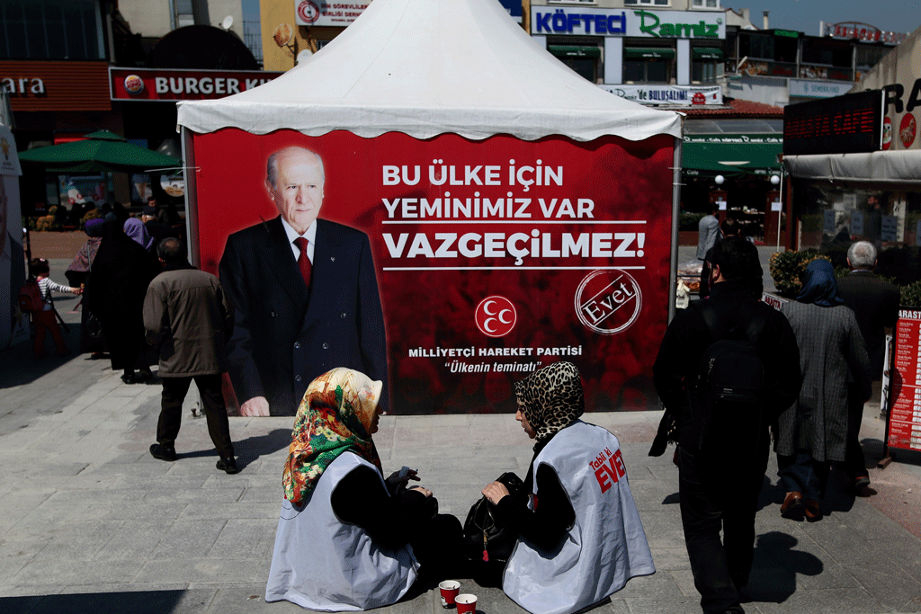 Turquie: la campagne pour le "oui" veut convaincre les indécis encore nombreux. [Reuters - Alkis Konstantinidis]
