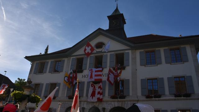 L'Hôtel de ville de Moutier avec le drapeau jurassien [RTS - Gaël Klein]