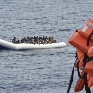Carmelo Zuccaro a déclaré que que des organisations non gouvernementales qui vont sauver les migrants au large de la Libye pourraient, "être financées par les trafiquants". [AFP - Andreas Solaro]