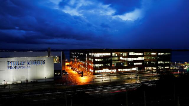 Le cube, centre de recherche de Philip Morris à Serrières, près de Neuchâtel. [Reuters - Denis Balibouse]