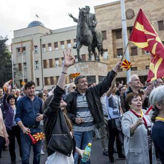 Les manifestations ont repris devant le Parlement macédonien, cinq jours après un épisode de violences. [AFP - Robert Atanasovski]