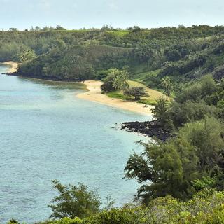 La plage publique Pilaa, en contrebas du terrain de Mark Zuckerberg à Kauai dans l'archipel de Hawaï. [Keystone - Ron Kosen/photospectrumkauai.com]