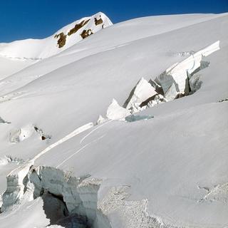 L'Agassizhorn culmine à 4000 mètres entre l'Oberland bernois et le Haut-Valais. [Biosphoto/AFP - Federico Raiser]