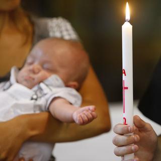En Suisse, les catholiques et les protestants sont encore nombreux à baptiser leurs enfants, même s’ils sont non-pratiquants. [AFP - Pascal Deloche - Godong - Photononstop]