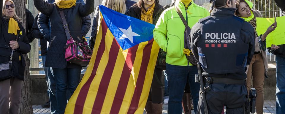 Un groupe d'indépendantistes lors d'un meeting dimanche dernier à Salou. [NurPhoto/Reuters - Celestino Arce]