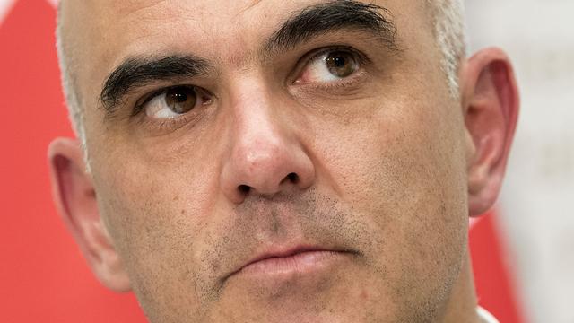 Alain Berset après le rejet populaire de la Prévoyance vieillesse 2020. [Keystone - Peter Schneider]