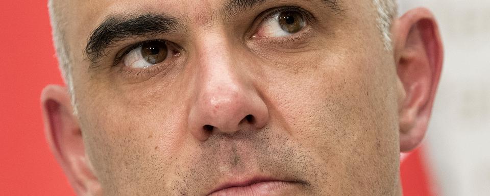 Alain Berset après le rejet populaire de la Prévoyance vieillesse 2020. [Keystone - Peter Schneider]