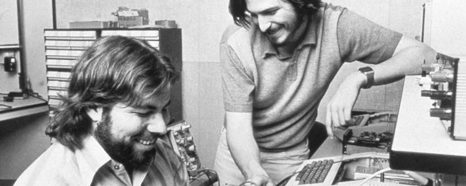 Steve Wozniak et Steve Jobs, deux hippies qui deviendront milliardaires.
Apple/DPA
AFP [AFP - Apple/DPA]