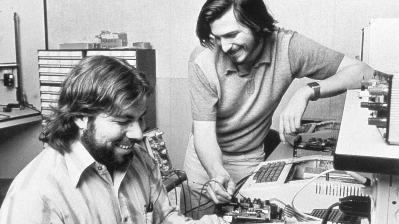 Steve Wozniak et Steve Jobs, deux hippies qui deviendront milliardaires.
Apple/DPA
AFP [AFP - Apple/DPA]