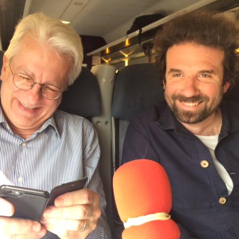 Rencontre dans le TGV entre Dominique Bourg, philosophe et Prof. à la faculté géosciences et environnement de l'Unil, vice président de la Fondation Hulot et Cyril Dion, écrivain, militant écologique et co-réalisateur du film "Demain". [Lucile Solari]