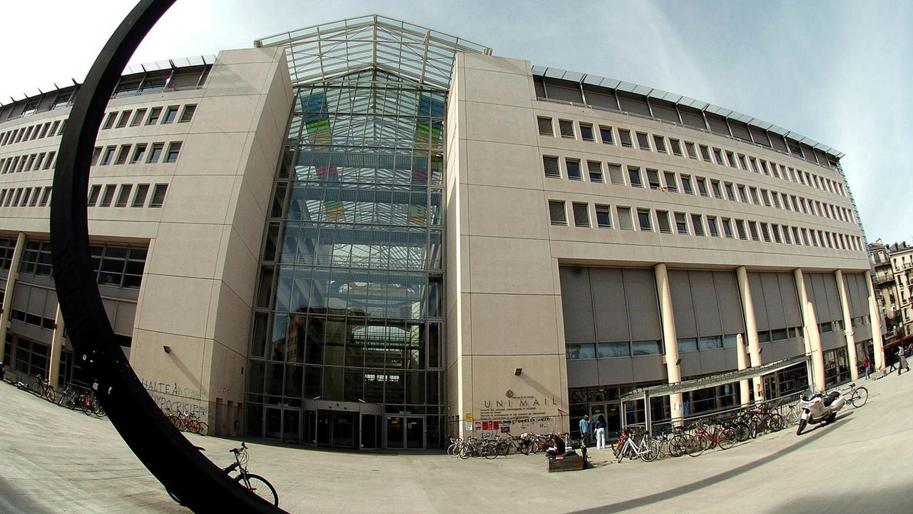 L'entrée du bâtiment UniMail de l'Université de Genève. [Keystone - Martial Trezzini]