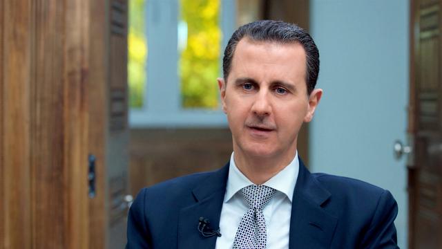 Bachar al-Assad lors de son interview avec l'AFP à Damas le 12 avril. [AFP - Handout / Syrian Presidency Press Office]