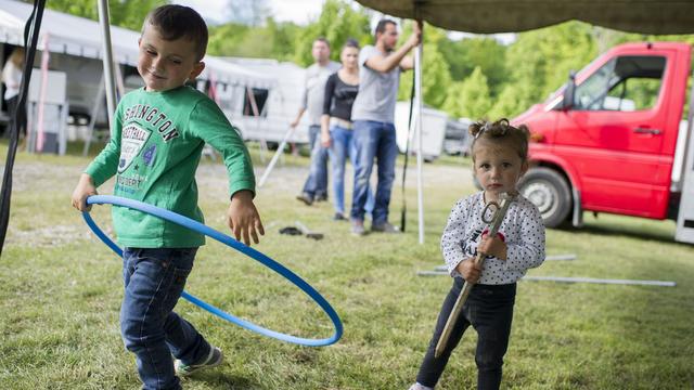 Les gens du voyage sont toujours plus discriminés, estime la Société pour les peuples menacés. [Keystone - Gian Ehrenzeller]