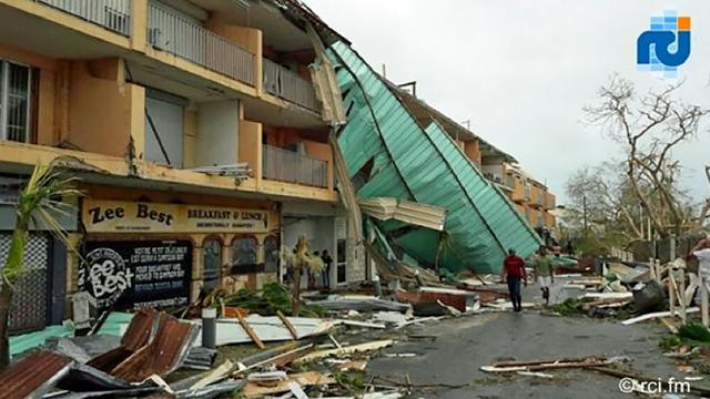 Les premières images de l'île de Saint-Martin donnent une idée de l'ampleur des dégâts. [rci.fm/AFP - Rinsy Xiebg]