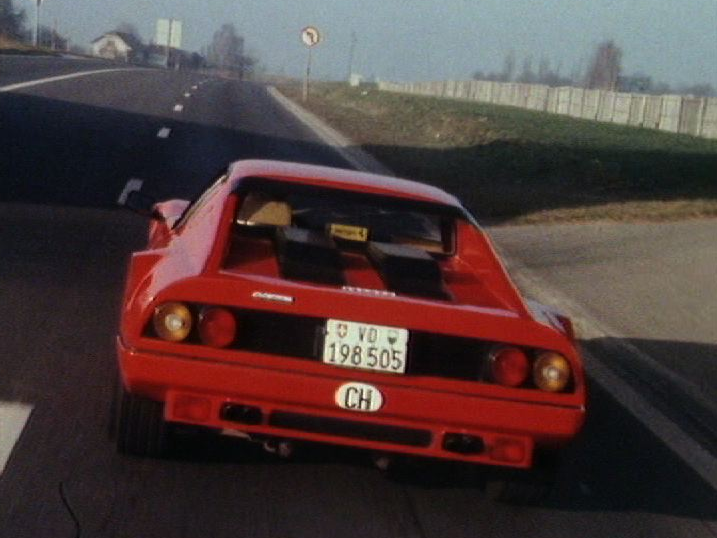 Une voiture Ferrari dans la campagne vaudoise en 1990. [RTS]
