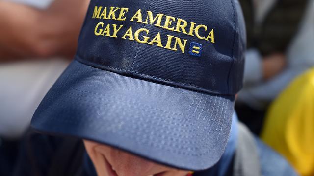 Une casquette inspirée du slogan de Donald Trump. [AFP - Josh Edelson]