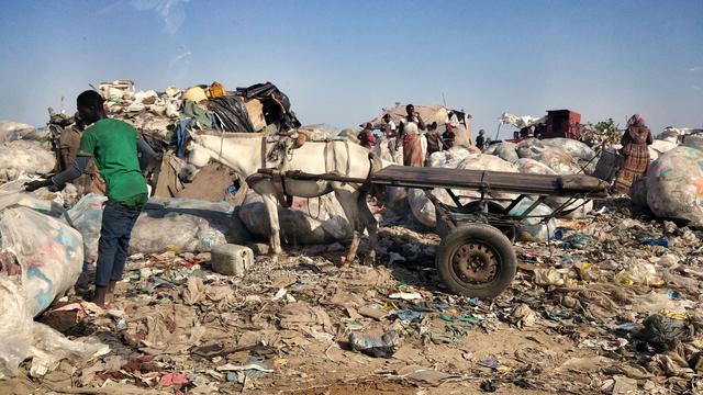 Adrien Zerbini s’est rendu au Sénégal sur la décharge de Mbeubeus. [DR - Adrien Zerbini]