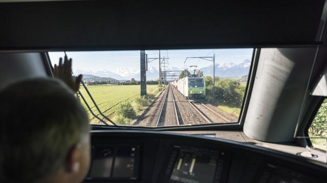Les CFF, BLS et les Rhätische Bahnen préparent un projet-pilote de convoi automatisé sur une ligne régionale. [Keystone - Christian Beutler]