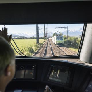 Les CFF, BLS et les Rhätische Bahnen préparent un projet-pilote de convoi automatisé sur une ligne régionale. [Keystone - Christian Beutler]