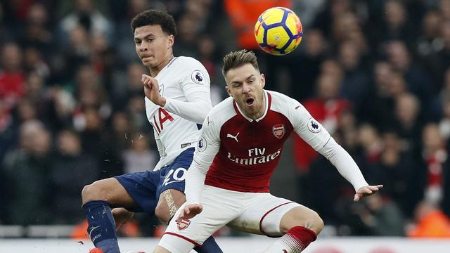 Aaron Ramsey et les Gunners ont pris le dessus sur Tottenham et Dele Alli. [Keystone - Kirsty Wigglesworth]