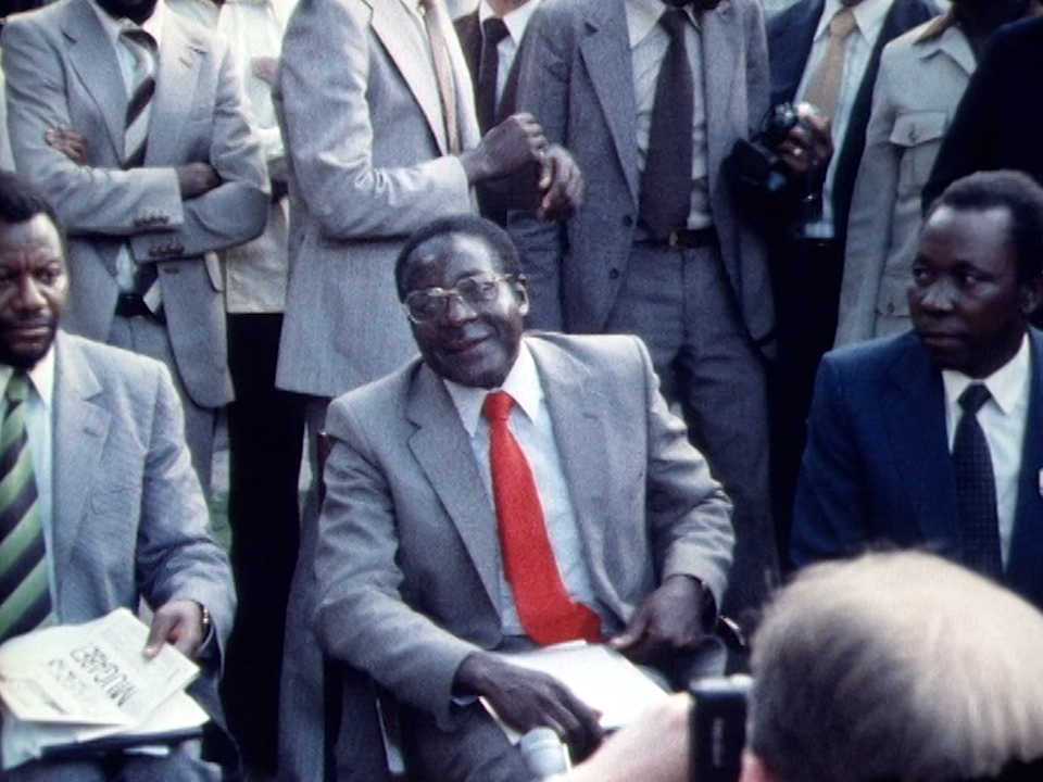 Robert Mugabe, vainqueur des élections ayant suivi l'indépendance du Zimbabwe, 1980. [RTS]